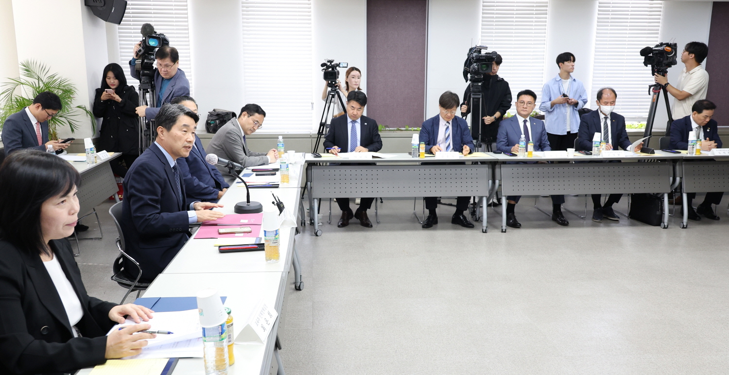 교육부는 10월 6일(금), 한국교육시설안전원에서 국립대학 총장 간담회를 개최했다.
