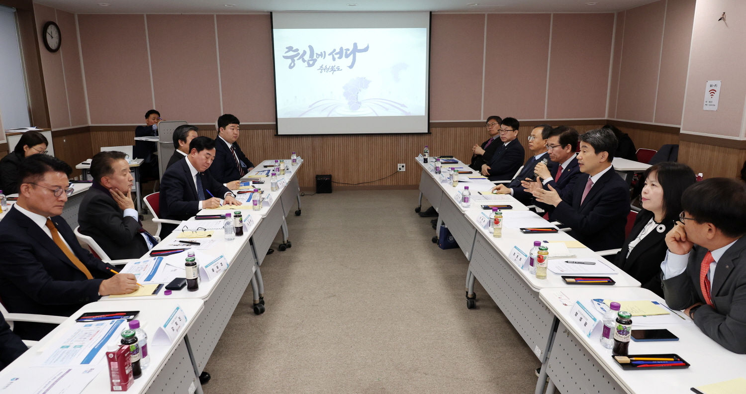 이주호 부총리 겸 교육부장관은 12월 11일(월), 충북대학교 융합기술원에서 개최된 글로컬대학 간담회에 참석