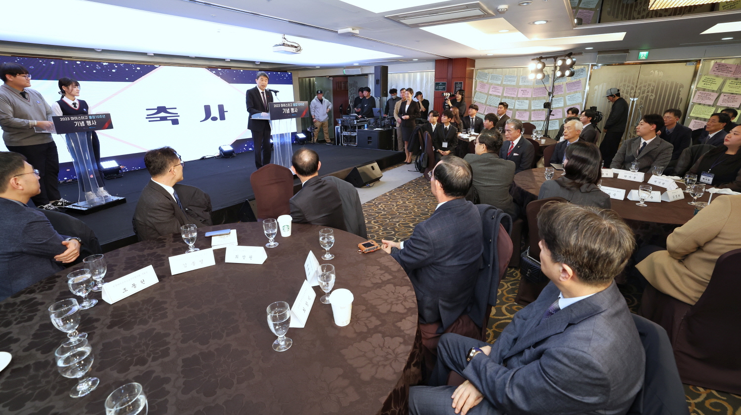 이주호 부총리 겸 교육부장관은 12월 20일(수), 서울 코리아나 호텔에서 개최된 ‘마이스터고 졸업 10주년 행사’에 참석했다.