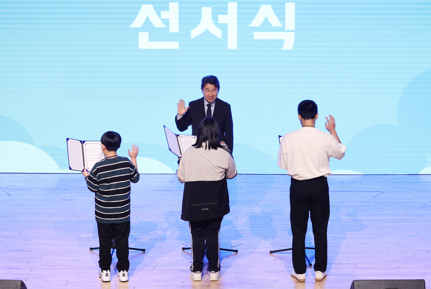 이주호 부총리 겸 교육부장관은 5월 10일(금) 서울 시립광진청소년센터에서 ‘2024년 마음챙김 동아리 발대식’을 개최했다.