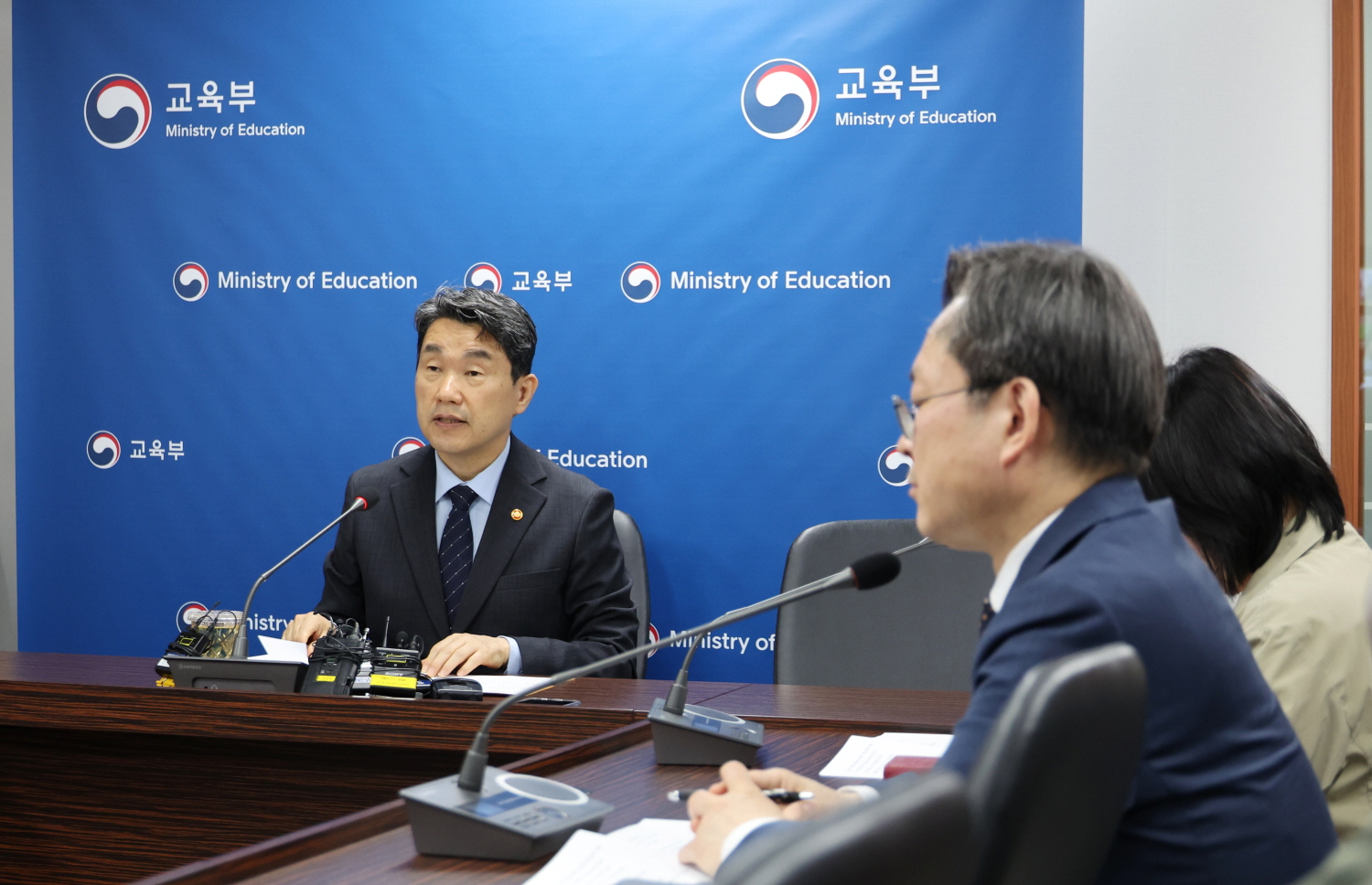 이주호 부총리 겸 교육부장관은 5월 20일(월), 한국교육시설안전원에서 의과대학을 운영하고 있는 40개교 대학 총장과 영상 간담회를 개최했다.