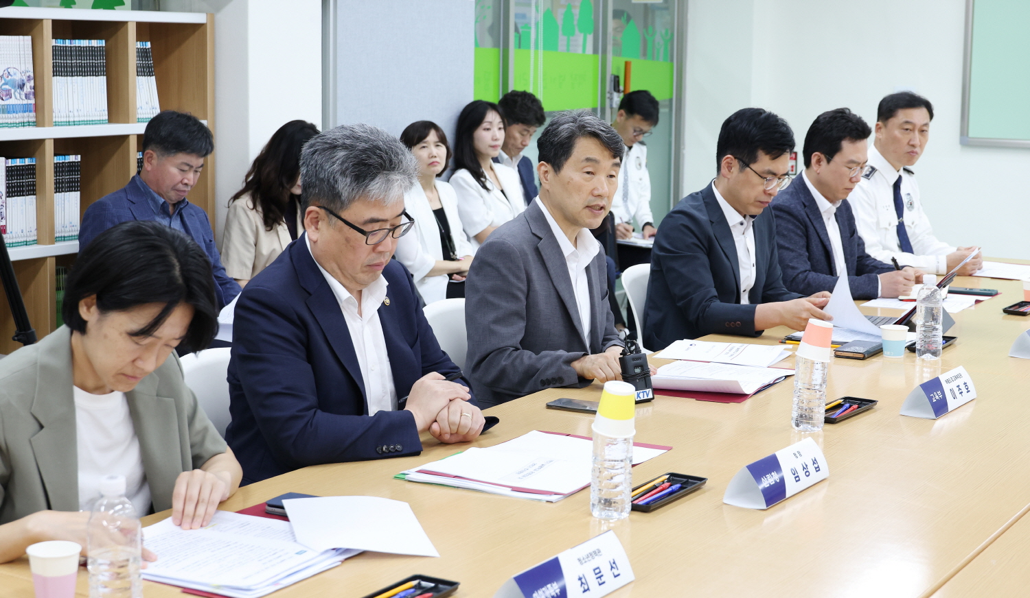 교육부는 2학기 늘봄학교 확대 운영을 앞두고 7월 15일(월), 오리초등학교(경기 성남시)에서 제7차 늘봄학교 범부처 지원본부 회의를 개최했다.