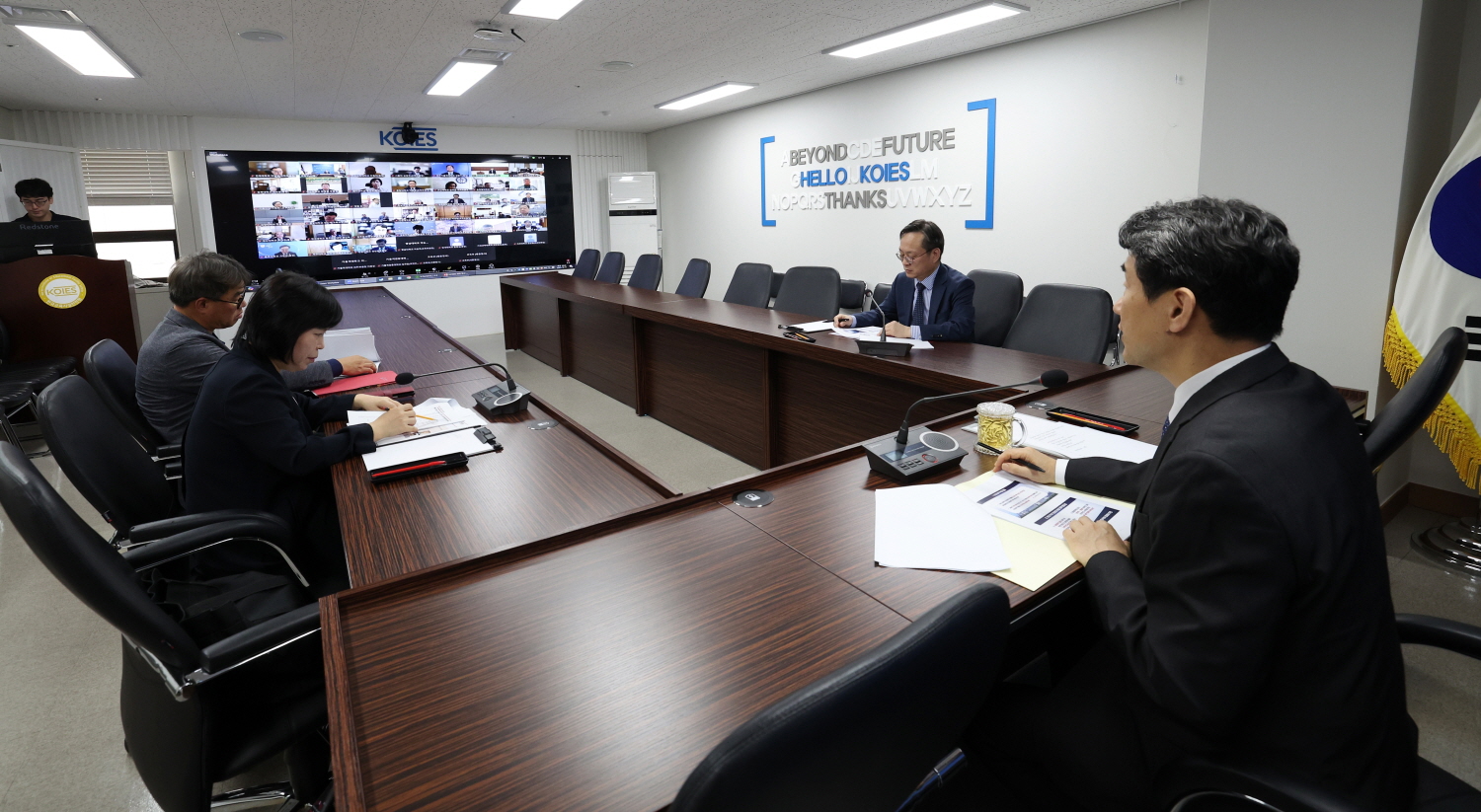 이주호 부총리 겸 교육부 장관은 10월 11일(금), 한국교육시설안전원에서 의과대학 운영 대학 40개 총장들과 간담회를 개최