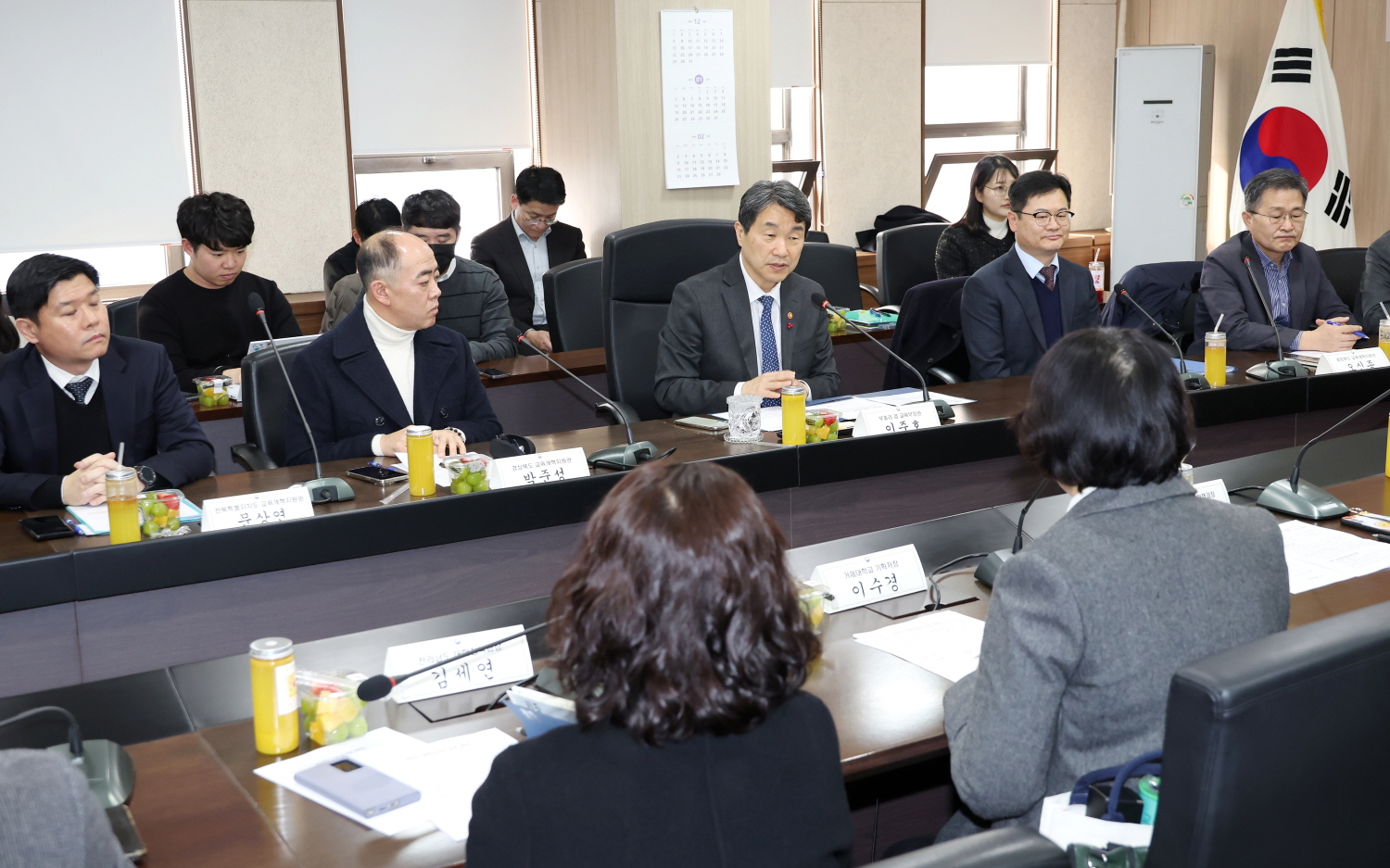 이주호 부총리 겸 교육부 장관은 1월 21일(화), 한국교육시설안전원에서 지역 격차를 해소하고 모든 지역의 균형 있는 성장을 도모하기 위한 현장 의견을 청취하기 위해 제63차 함께 차담회를 개최했다.