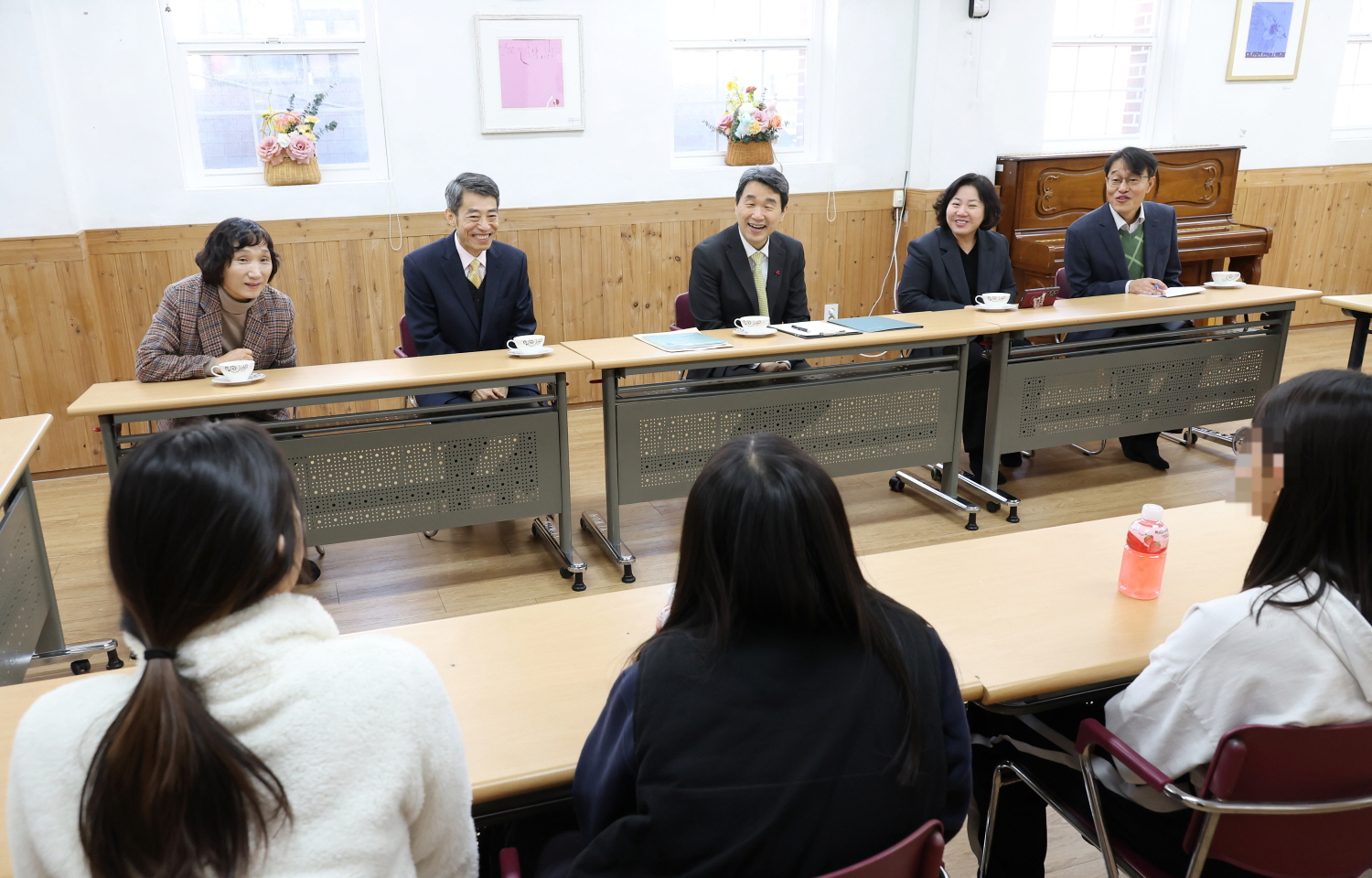 이주호 부총리 겸 교육부 장관은 설 명절을 앞두고 1월 23일(목), 아동복지시설 혜심원(서울 용산구)을 방문했다.