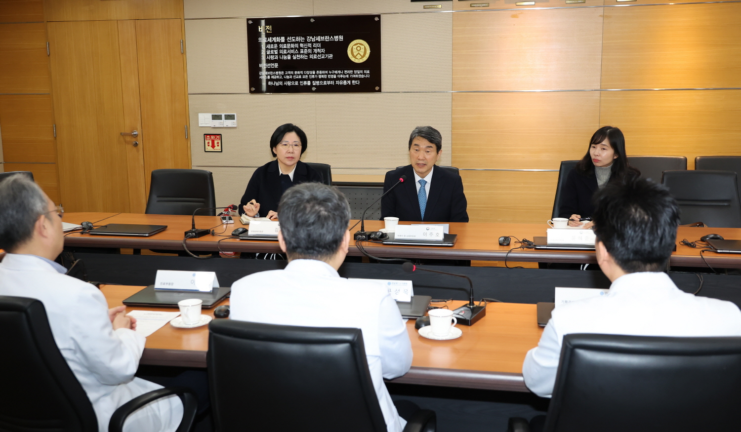 이주호 부총리 겸 교육부 장관은 1월 25일(토), 서울 강남세브란스병원을 방문하여, 설 명절 대비 응급의료체계를 점검하고 의료진을 격려했다.