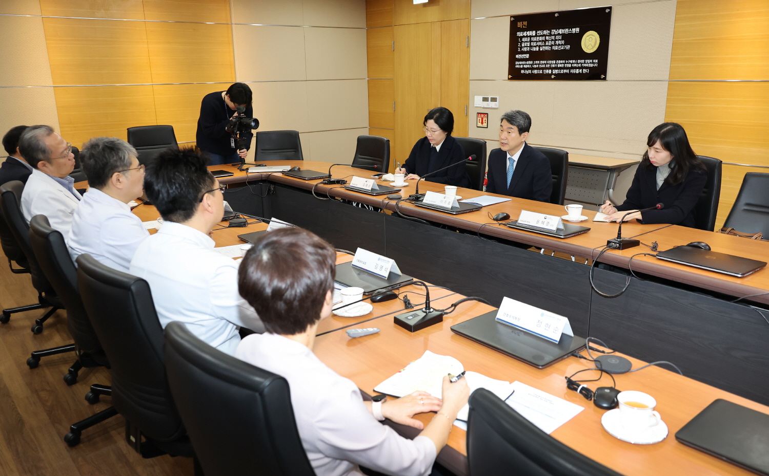 이주호 부총리 겸 교육부 장관은 1월 25일(토), 서울 강남세브란스병원을 방문하여, 설 명절 대비 응급의료체계를 점검하고 의료진을 격려했다.