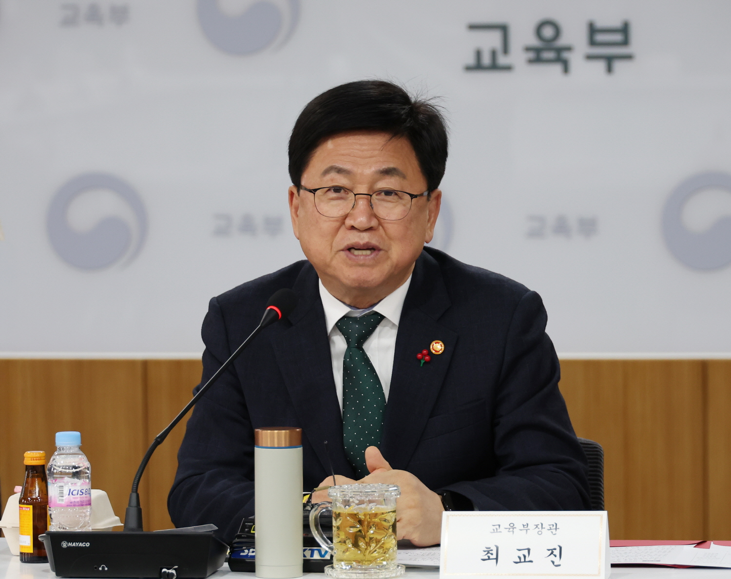 최교진 교육부 장관은 12월 11일(목), 정부세종청사에서 ‘국가균형성장을 위한 지방대학 육성 추진단’을 구성하고 제1차 회의를 개최했다.