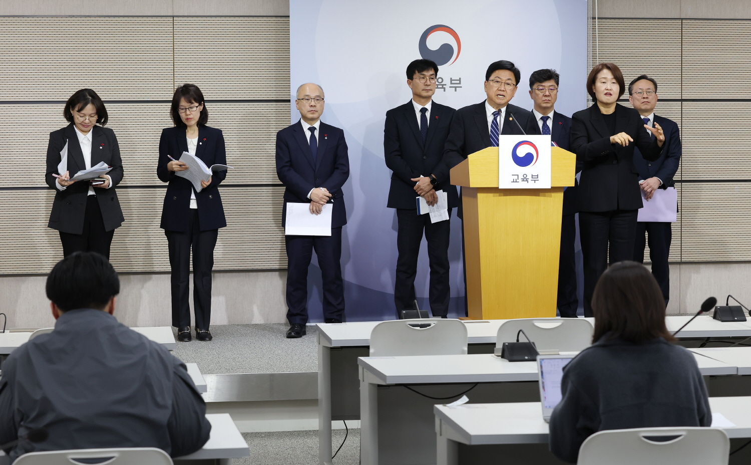 최교진 교육부 장관은 12월 12일(금), 정부세종청사에서 부처 업무보고 브리핑을 갖고