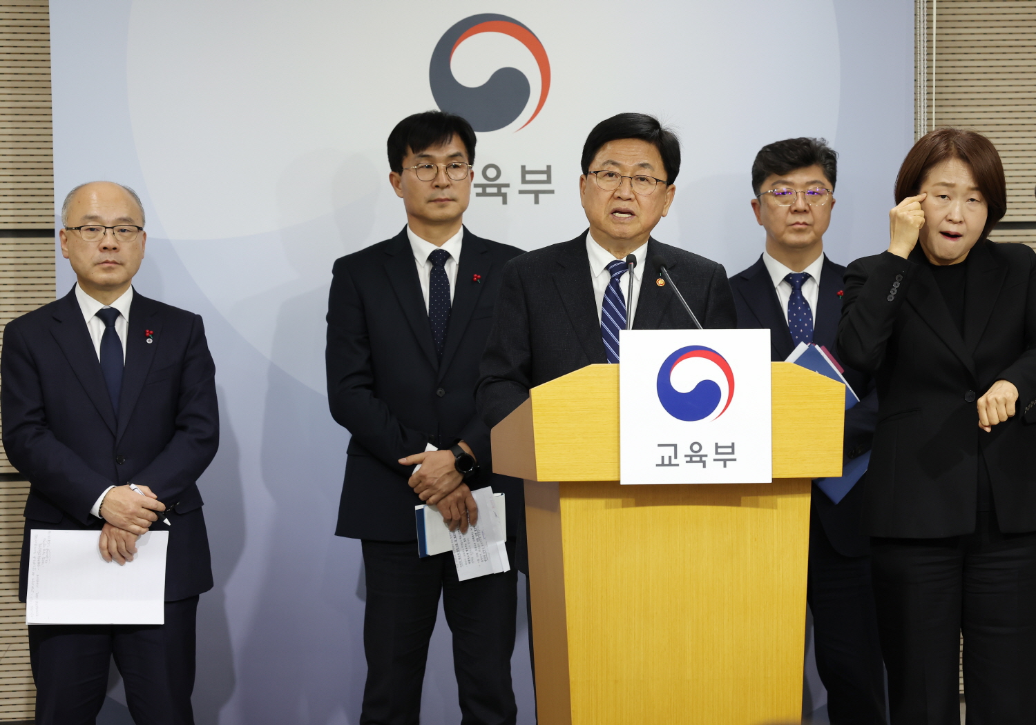 최교진 교육부 장관은 12월 12일(금), 정부세종청사에서 부처 업무보고 브리핑을 갖고