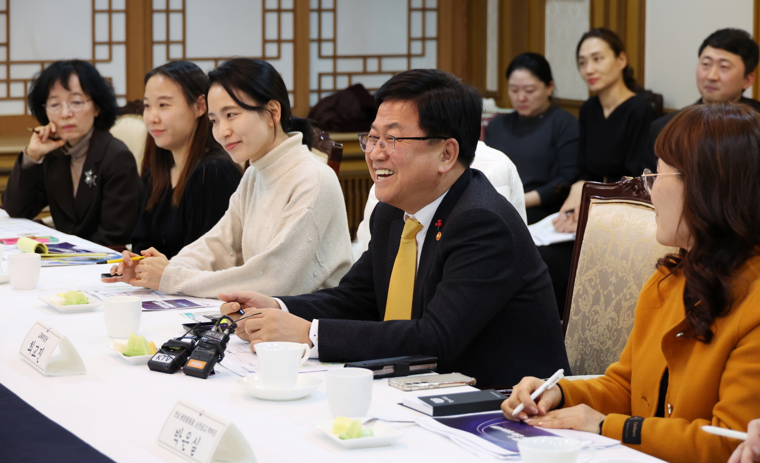 최교진 교육부 장관은 12월 18일(목), 정부서울청사에서 학부모 단체 대표, 현장 학부모들과 함께 ‘제1차 교육진담 간담회’를 개최했다.