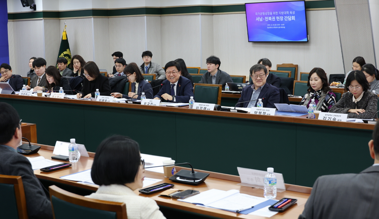 최교진 교육부 장관은 12월 19일(금), 전남대학교에서 「국가균형성장을 위한 지방대학 육성방안」 마련을 위한 서남·전북권 현장 간담회를 개최했다.