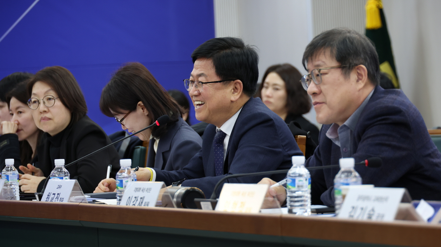 최교진 교육부 장관은 12월 19일(금), 전남대학교에서 「국가균형성장을 위한 지방대학 육성방안」 마련을 위한 서남·전북권 현장 간담회를 개최했다.